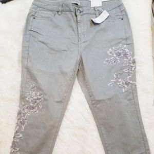 Mid-rise, super stretch, skinny jean